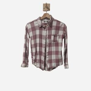 Burgundy and white plaid button-up shirt #plaidshirt
